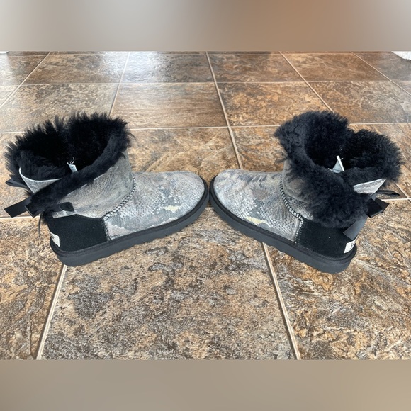 Ugg Australia Mini Bailey Bow Snake Print Boots- Black/Silver, Women’s Size 7 - Picture 4 of 7